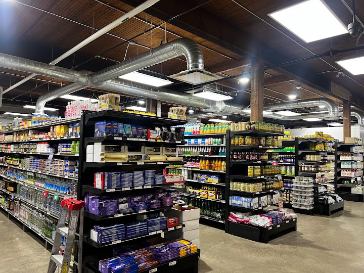 سوپرمارکت ایرانی اخوان در مونترال کانادا