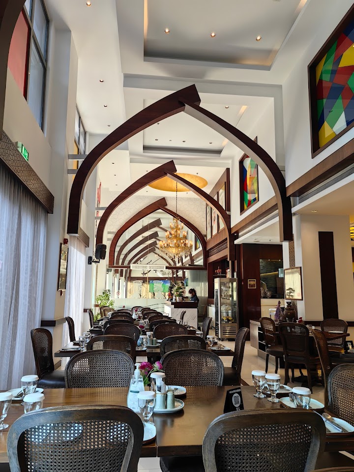 رستوران ایرانی ایران زمین در دبی